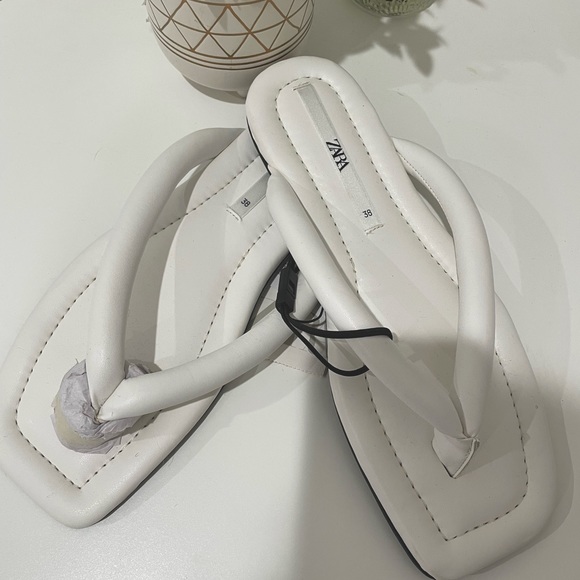 Zara white flats in size 38 - Picture 1 of 3